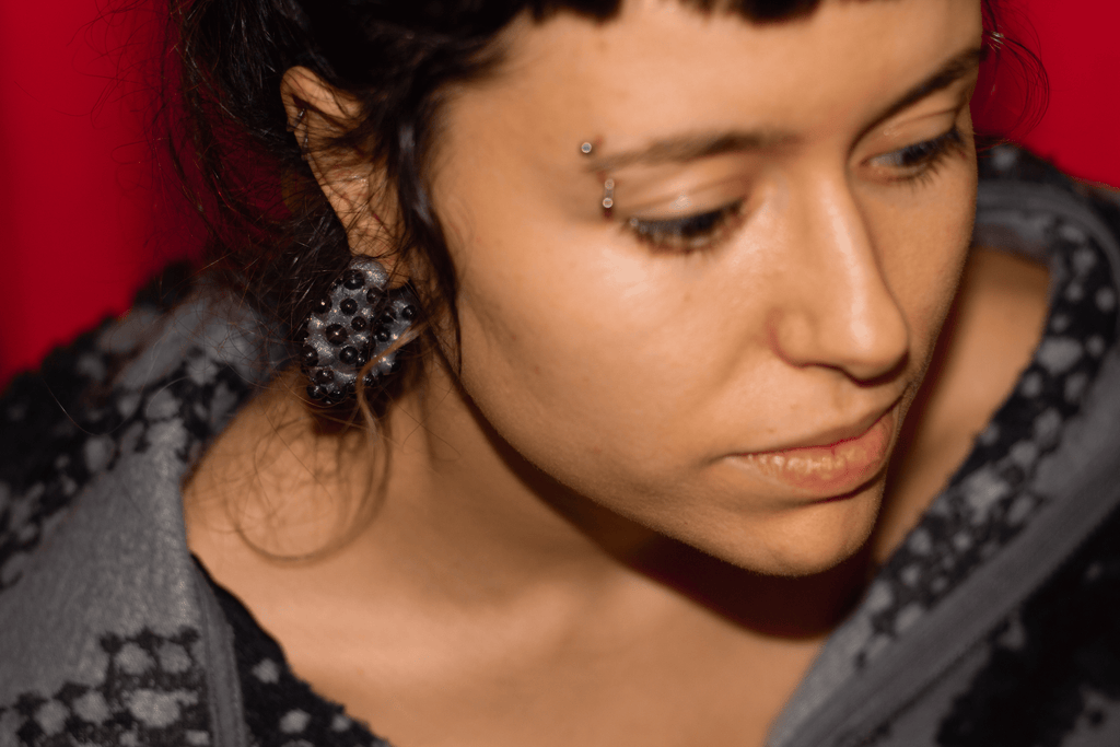 Tripofobia earring (1UD)